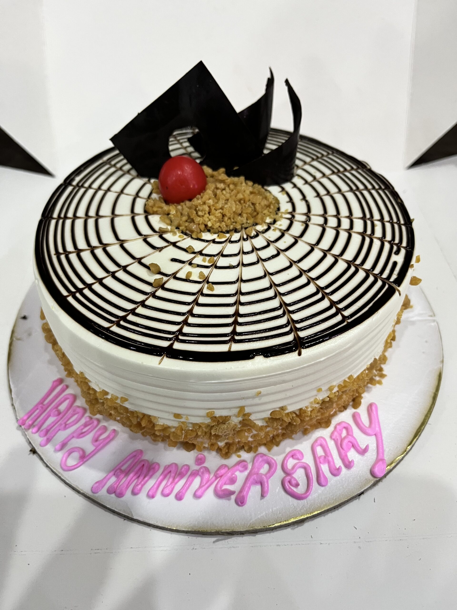 Butterscotch Cake | Butter Scotch Cake Designs For Birthday | Eggless cake  - To Near Me