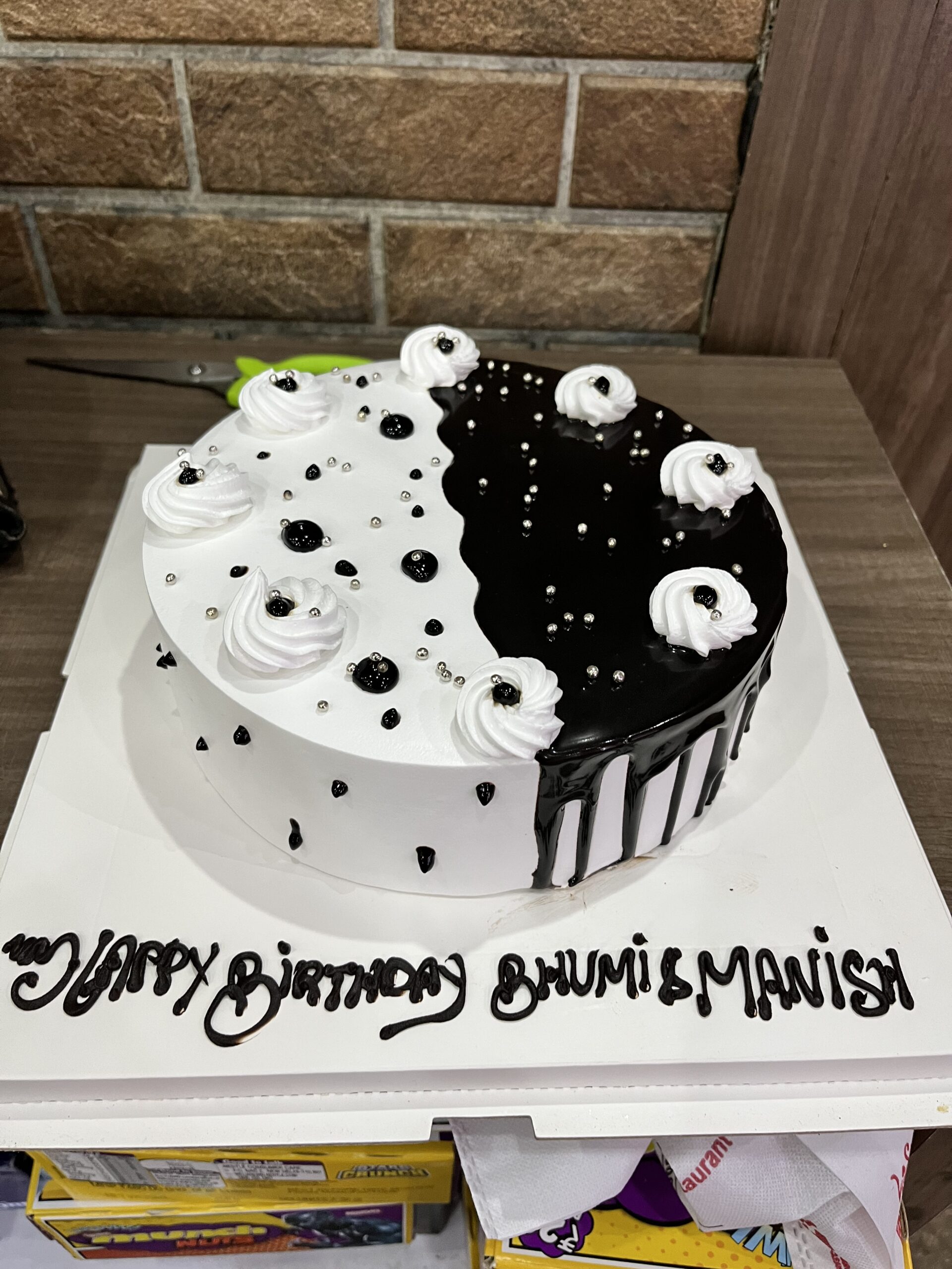 Fashion theme Cake - Birthday Cake for Girlfriend - Black Color – Creme  Castle