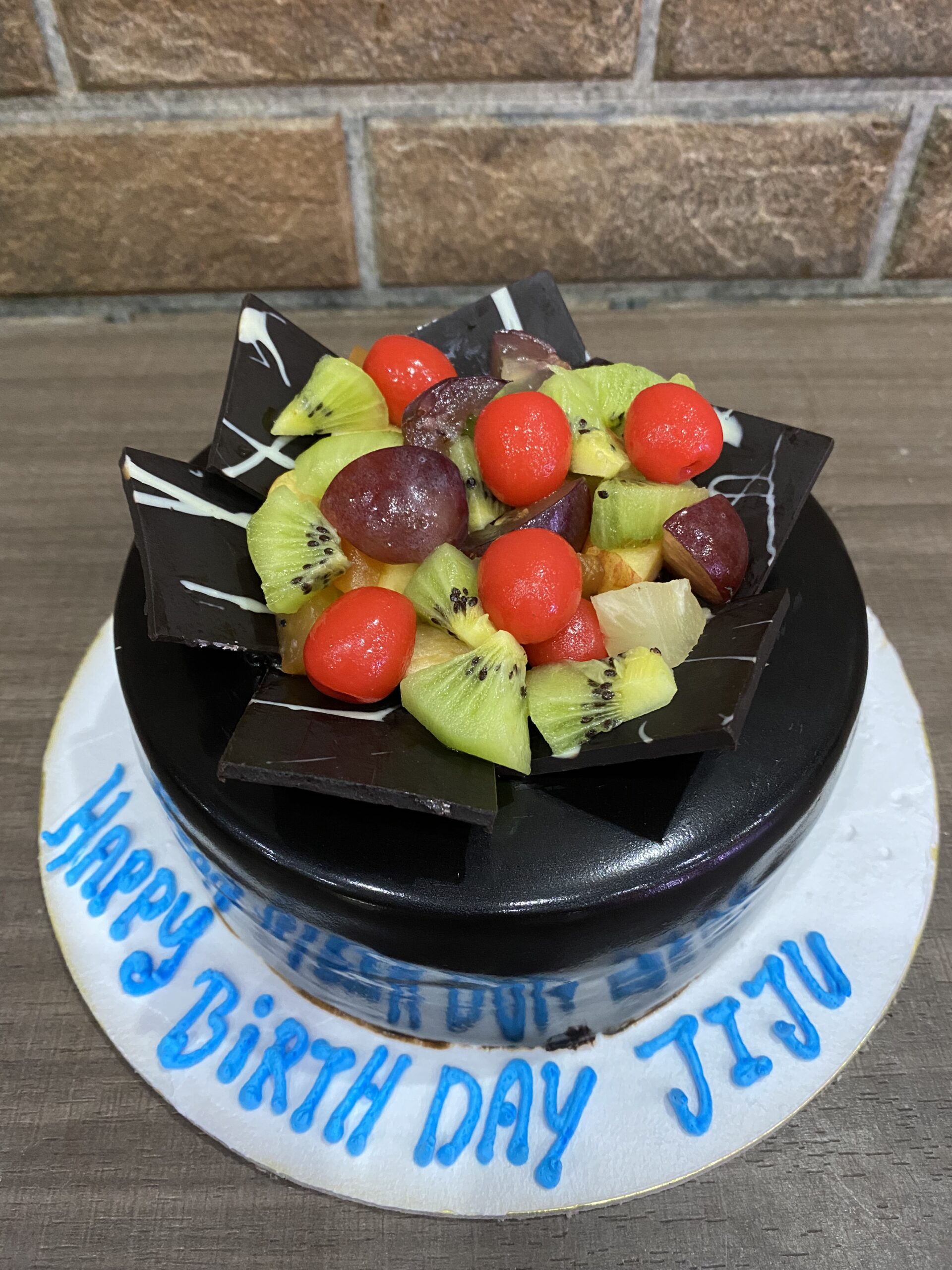 Half kg ChocoFruits Toppings Cake - Online flowers delivery to moradabad