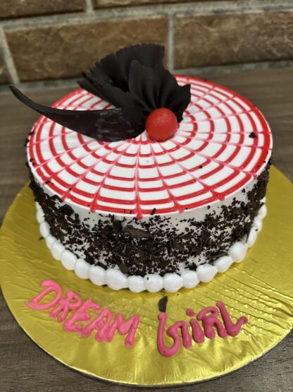 Half Kg Strawberry Cake