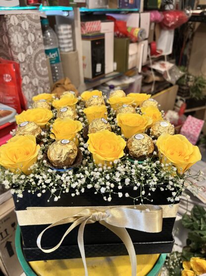 Yellow Roses n Rochers
