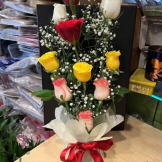 Mix Roses Arrangement in Glass Vase