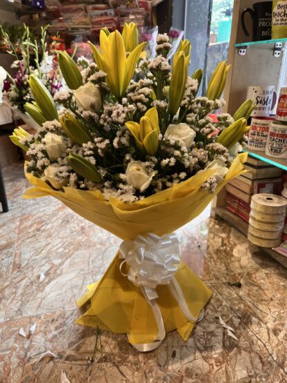 Superb Yellow n White