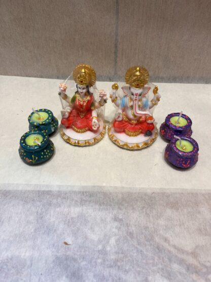 Laxmi & Ganesha ji Idol with Matki Diyas