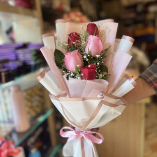 Vivid Love 5 Roses Bouquet