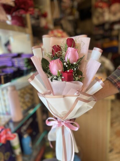 Vivid Love 5 Roses Bouquet