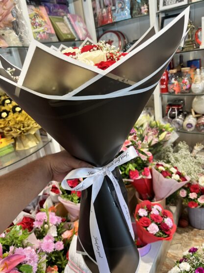 Luxury White n Red Roses Bouquet - Image 2
