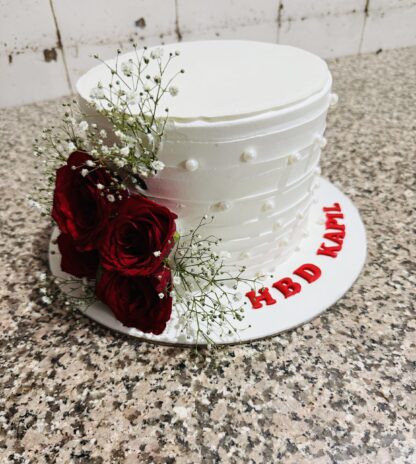 Pretty White Floral Cake-1 Kg
