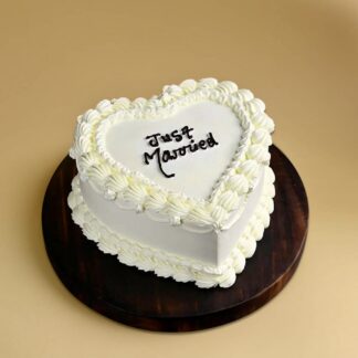 Pure Vanilla Heart Shape Cake-1 Kg