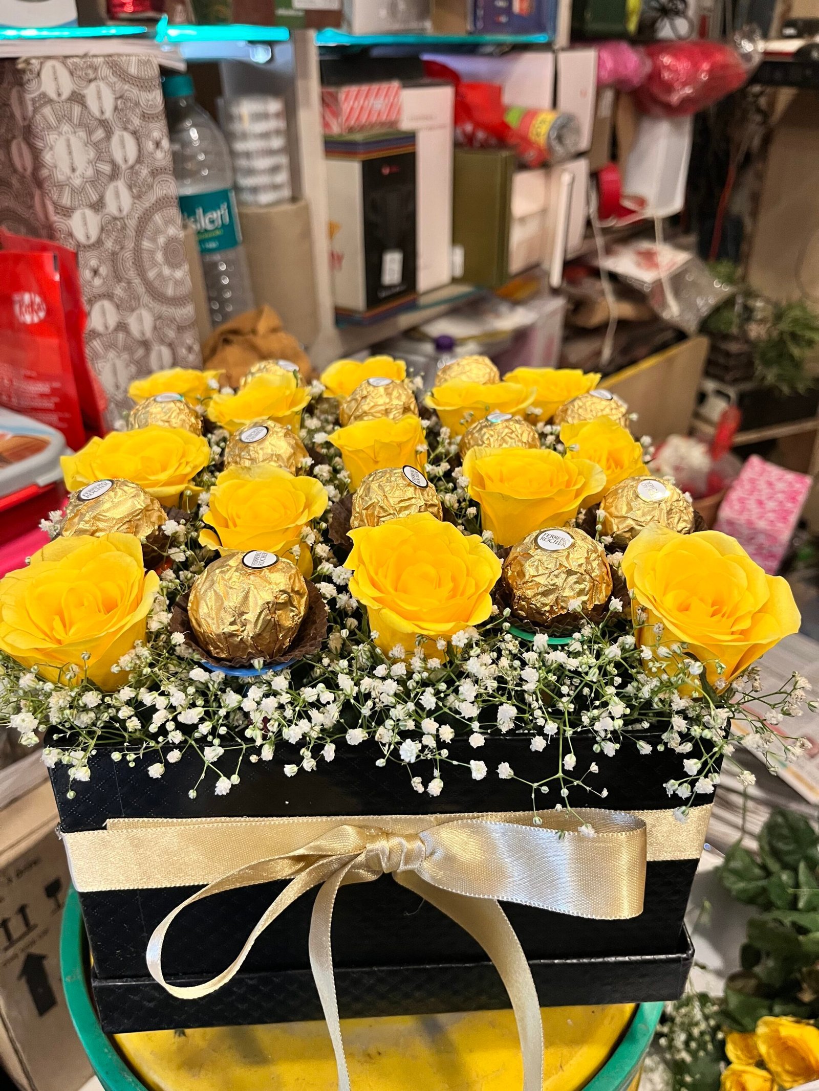 Yellow Roses n Rochers