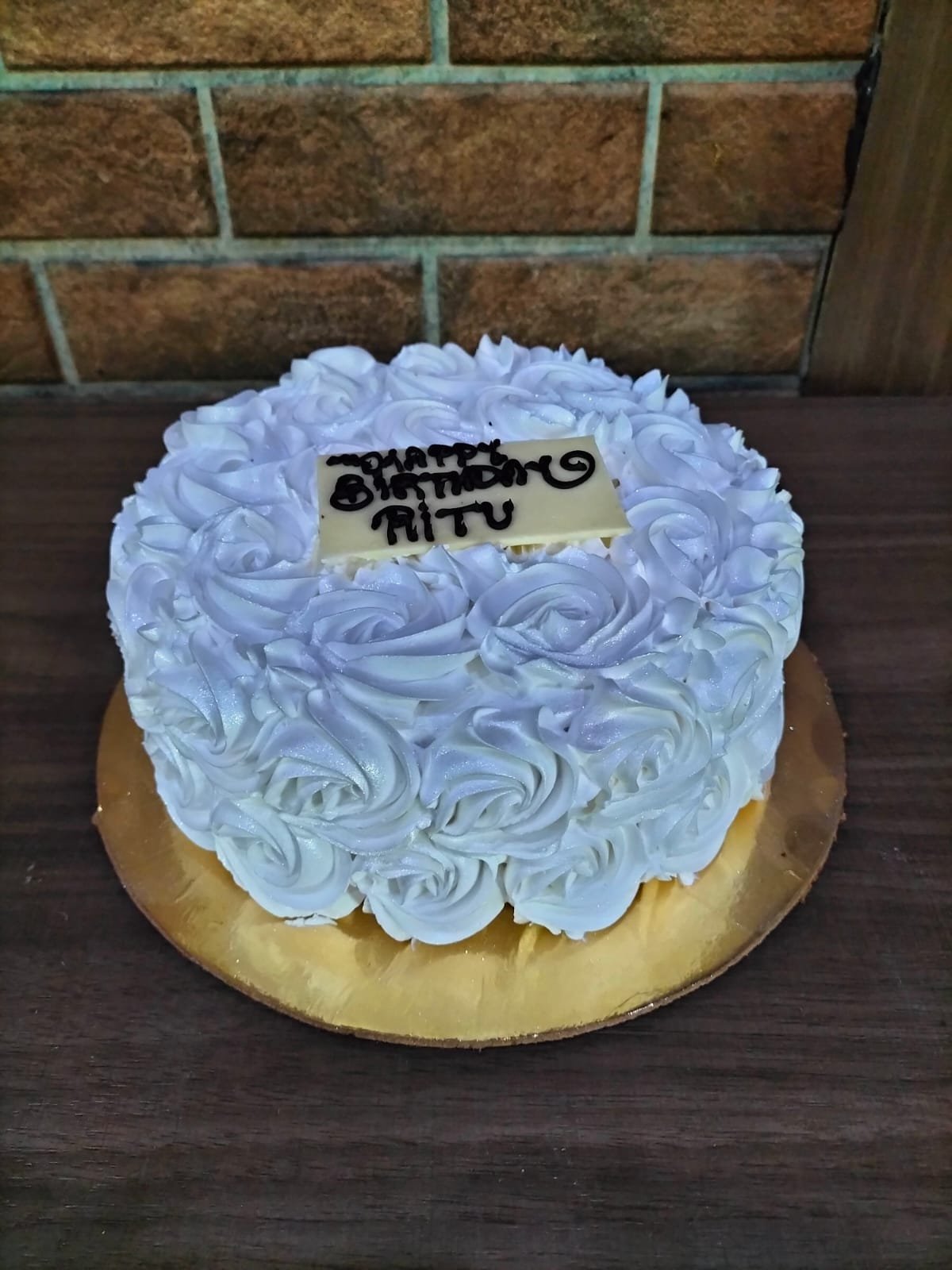 1 Kg Vanilla Cake