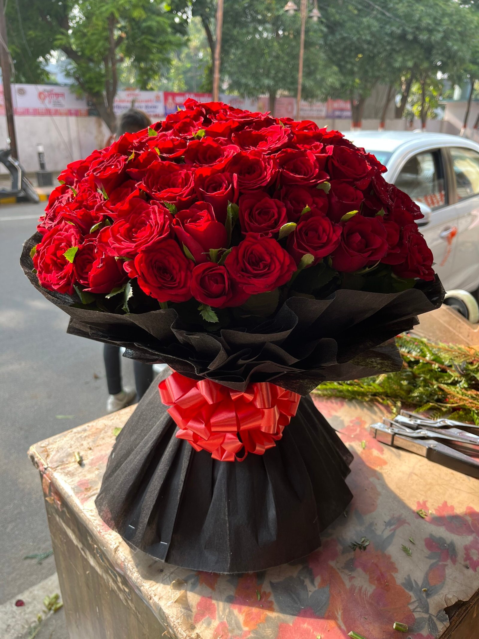 100 Pure Red Roses
