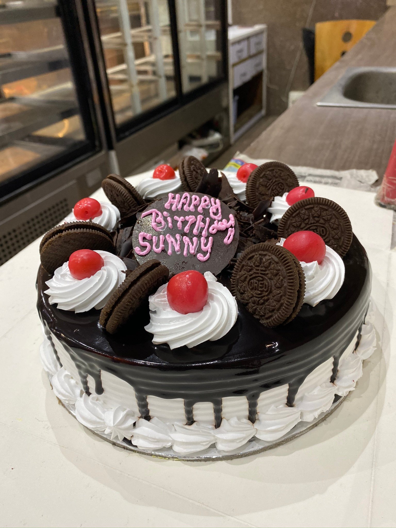 Half Kg Black Forest Oreo Cake