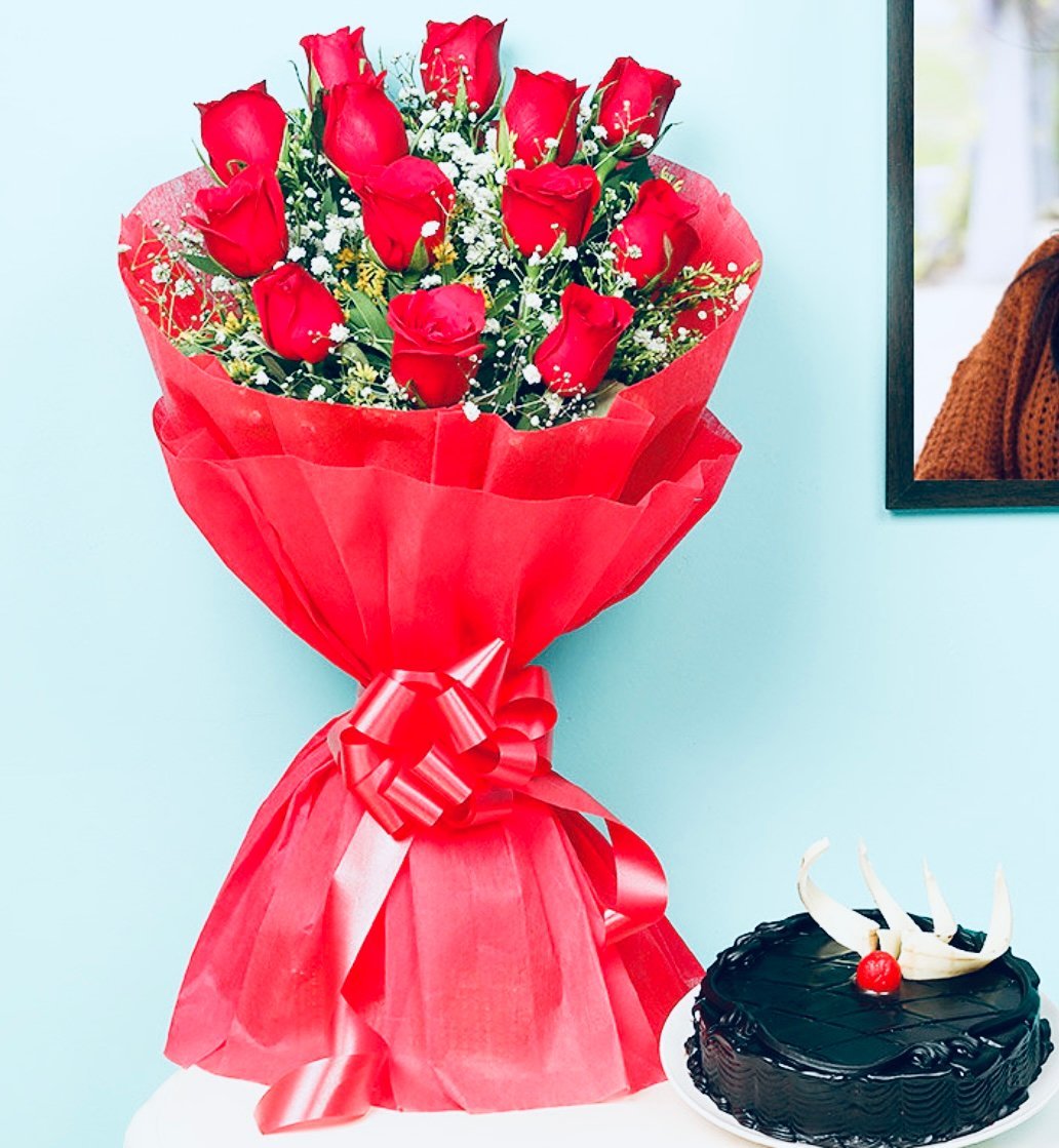 Red Roses n Chocolate Cake
