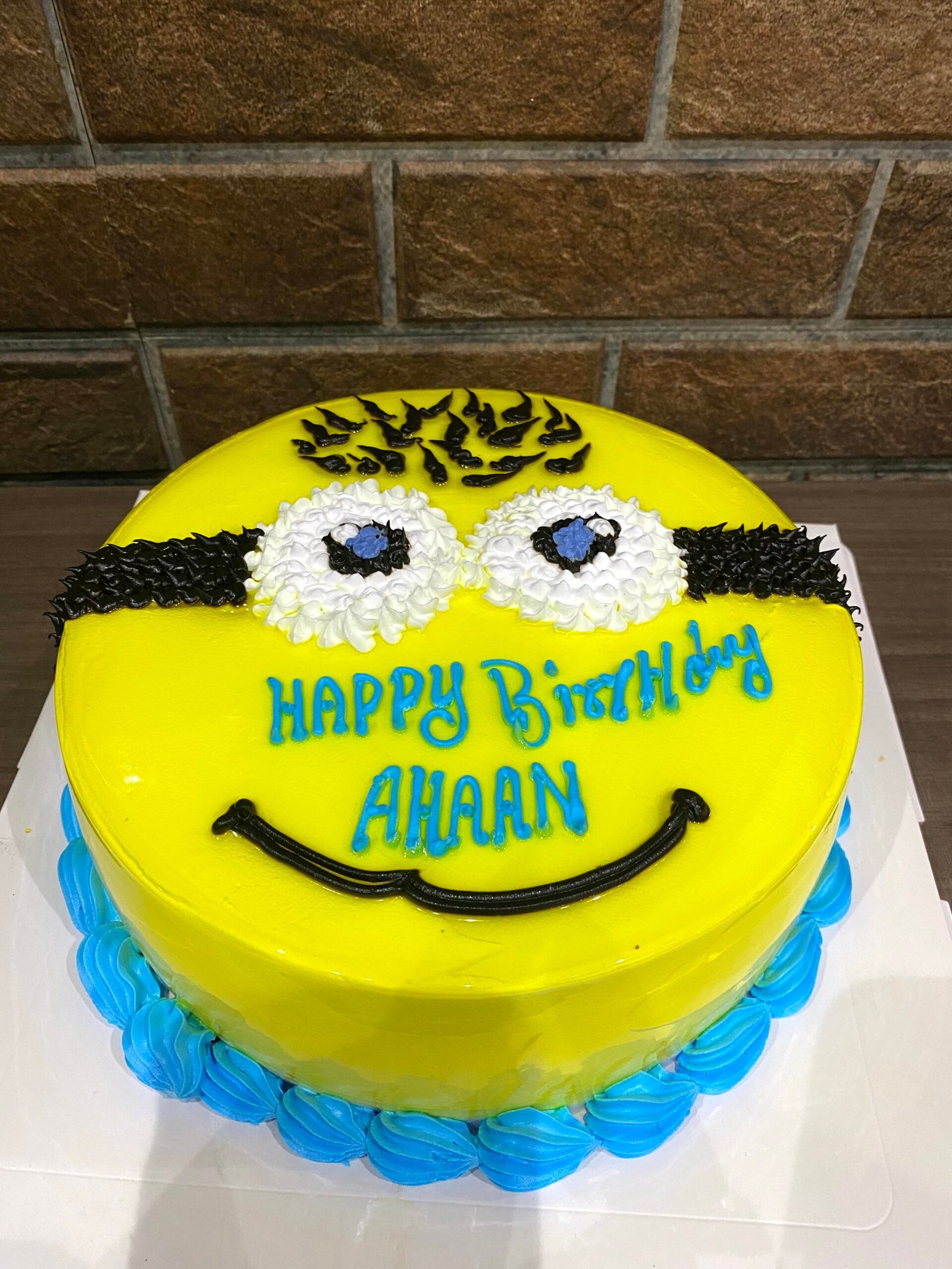 Minion Theme Cream Cake