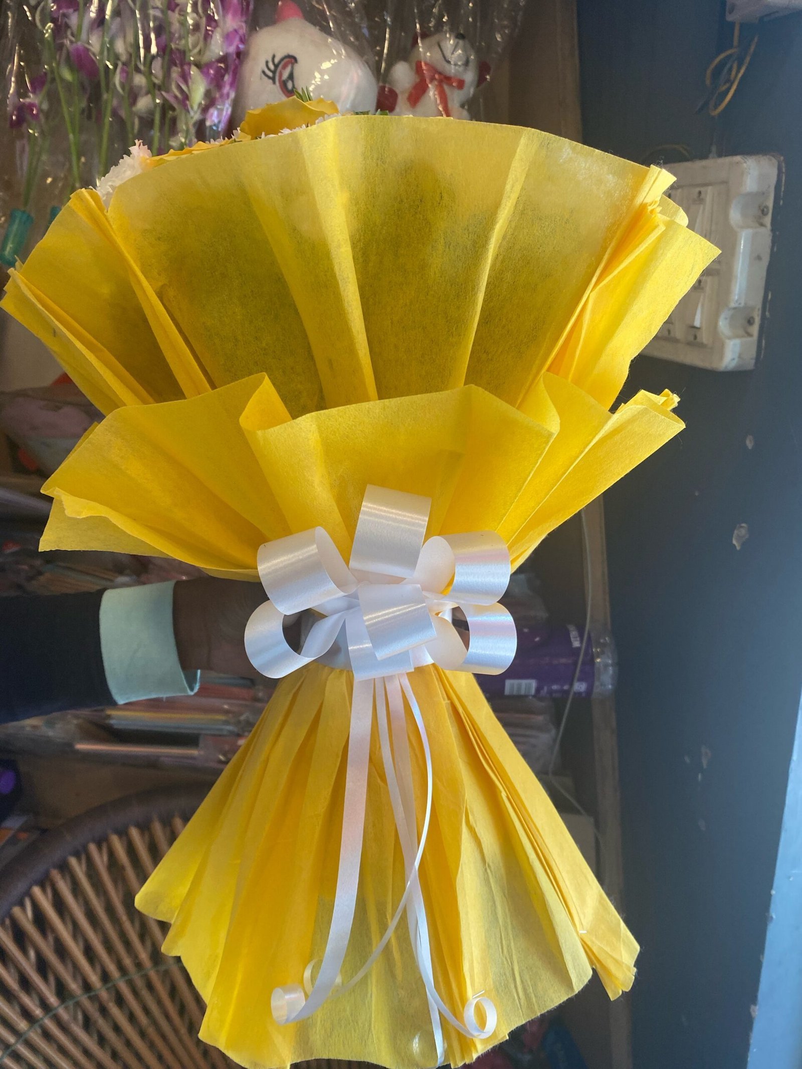 Simply Yellow n white - Image 2