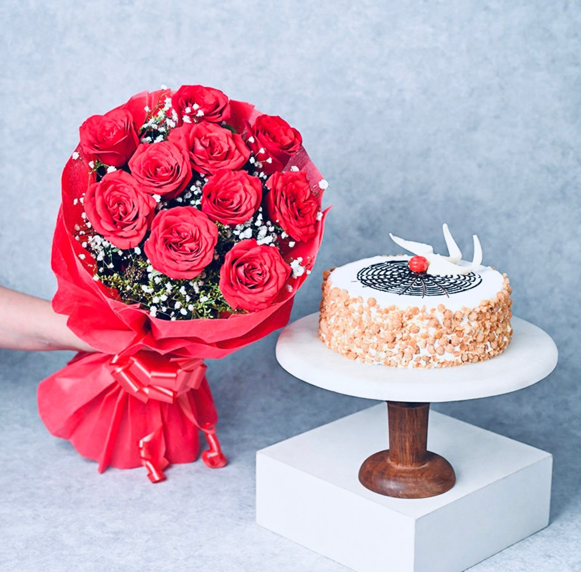 Red Roses n Butterscotch Cake