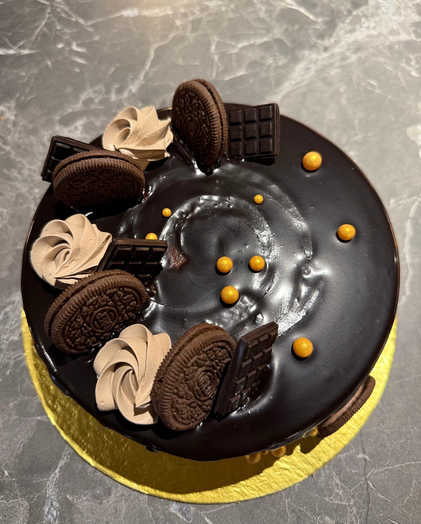 Chocolaty Oreo Topping Cake-600gms - Image 2