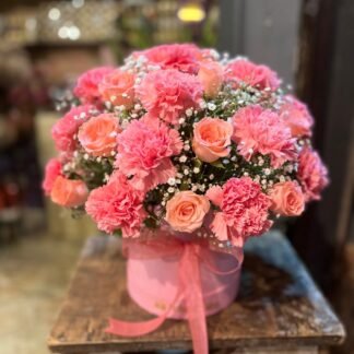 Mix baby pink roses n carnations box arrangement