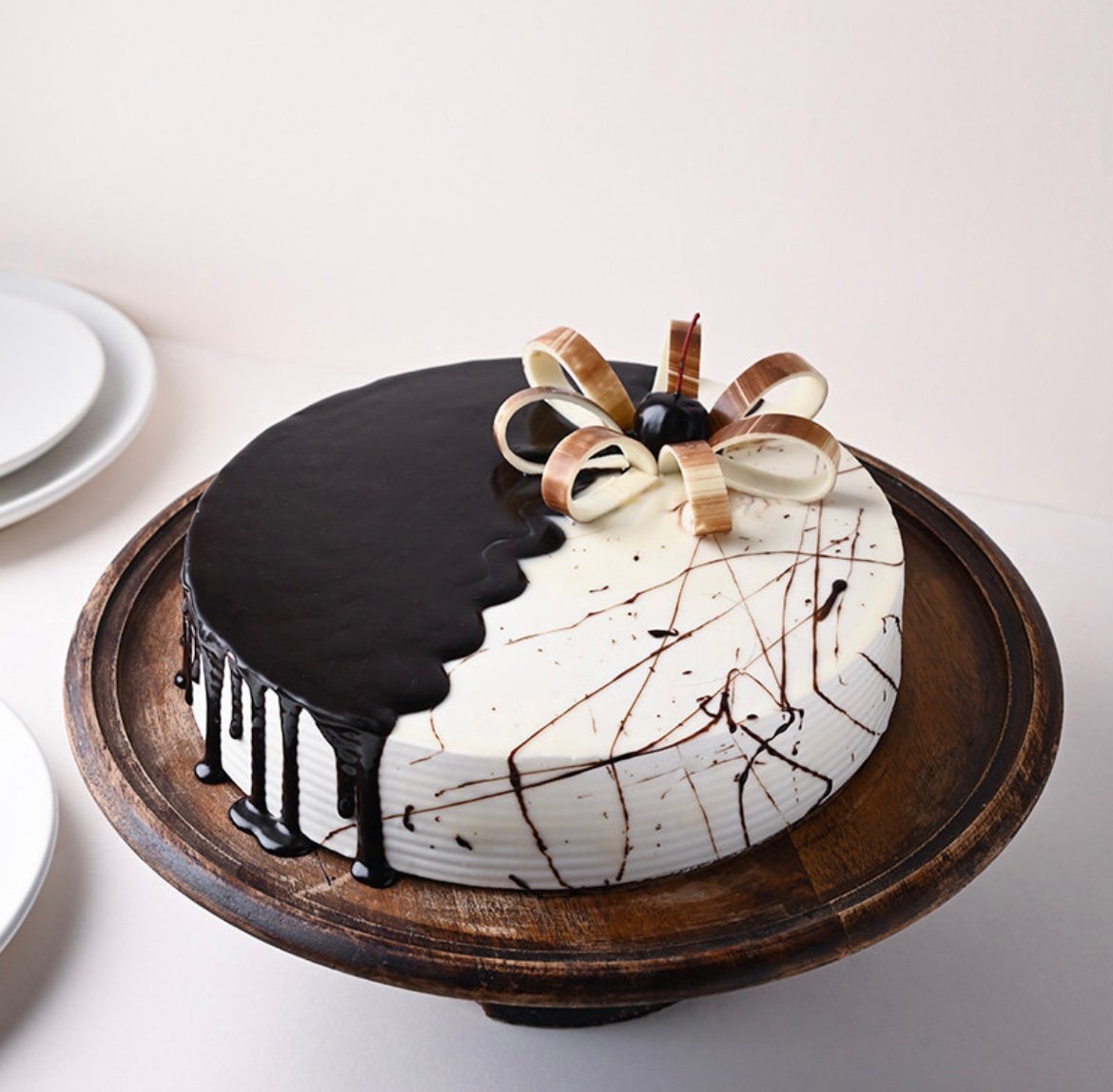 Vanilla n Chocolate Cake