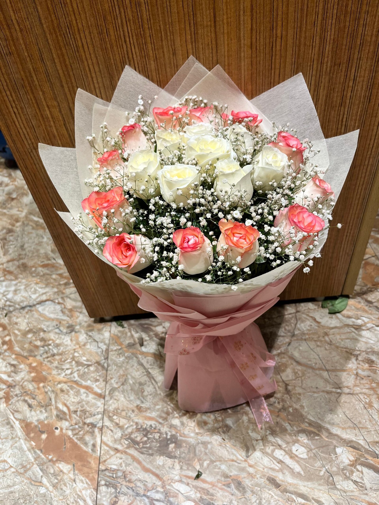 Pink & White Roses Bouquet - Image 2