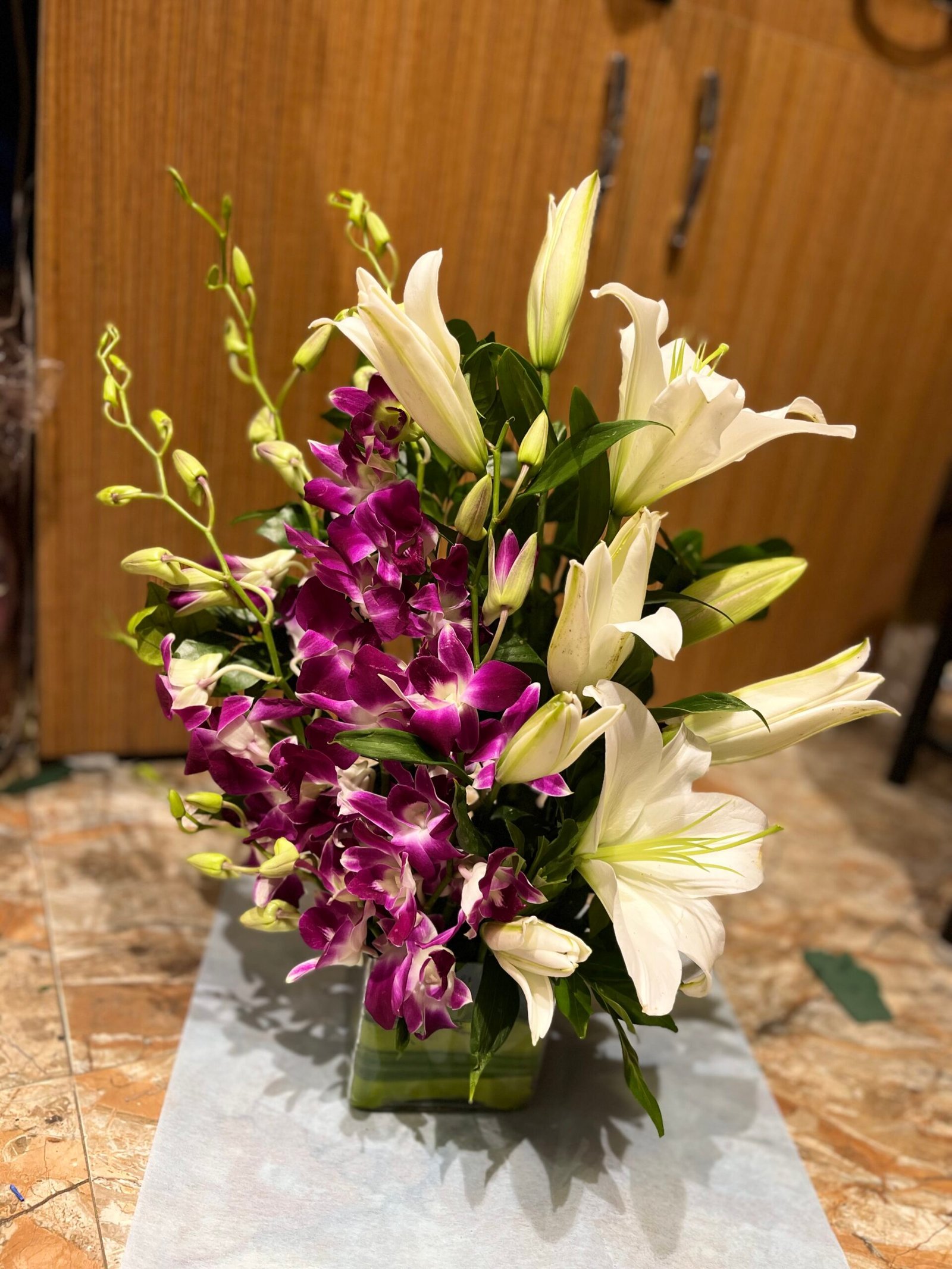 Orchids & Lillies Charm With Rochers - Image 3