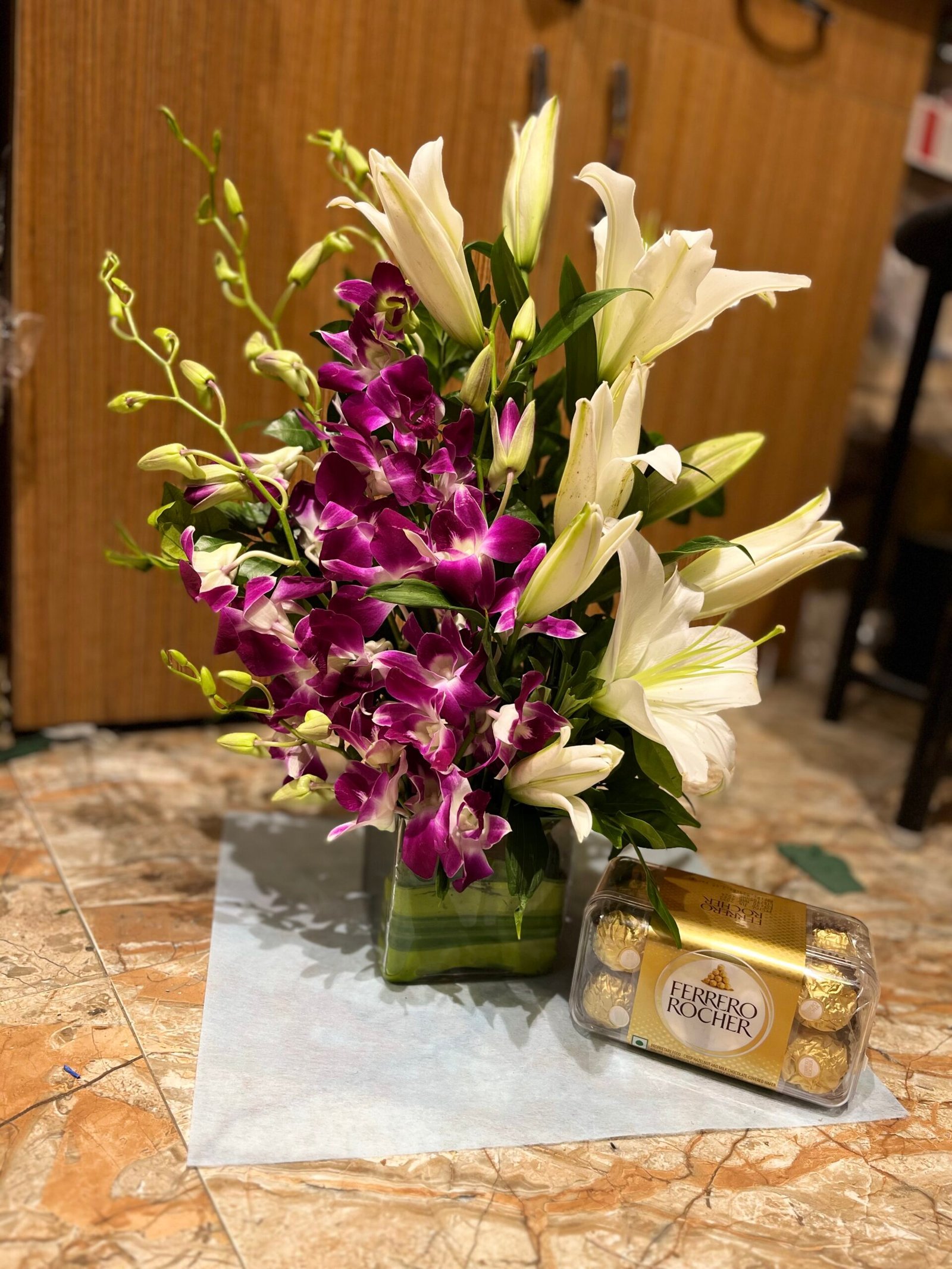 Orchids & Lillies Charm With Rochers